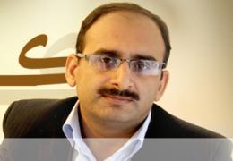 فرو مُردنِ غمناکِ شعله ای در انباره‌ی پُر روغنِ چراغش